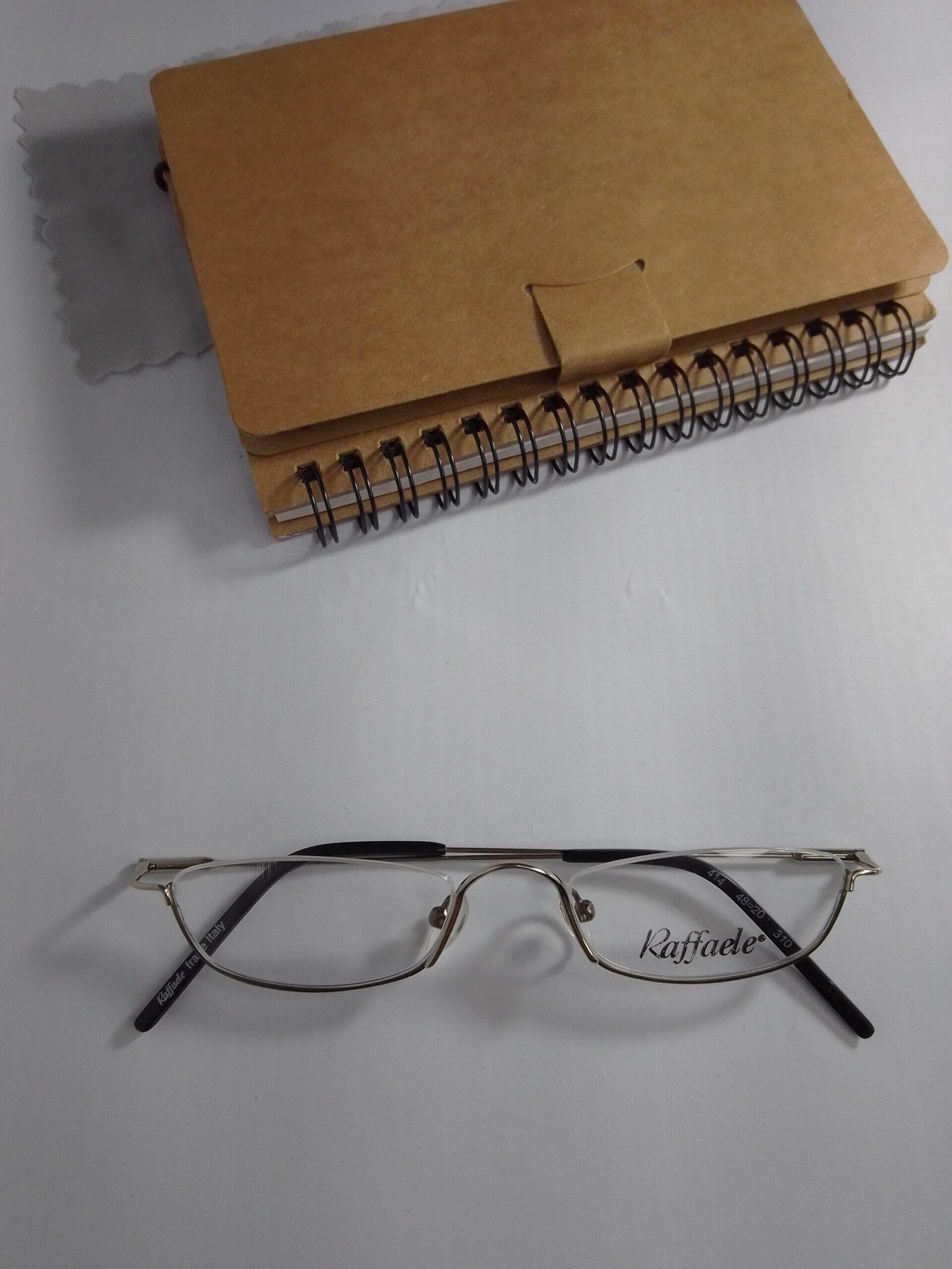 Armação de Óculos de Grau Vintage / Retro — Ex-Mostruário (Condição Impecável) | Moda Circular & Sustentável – 414 – Raffaele - Imagem 4