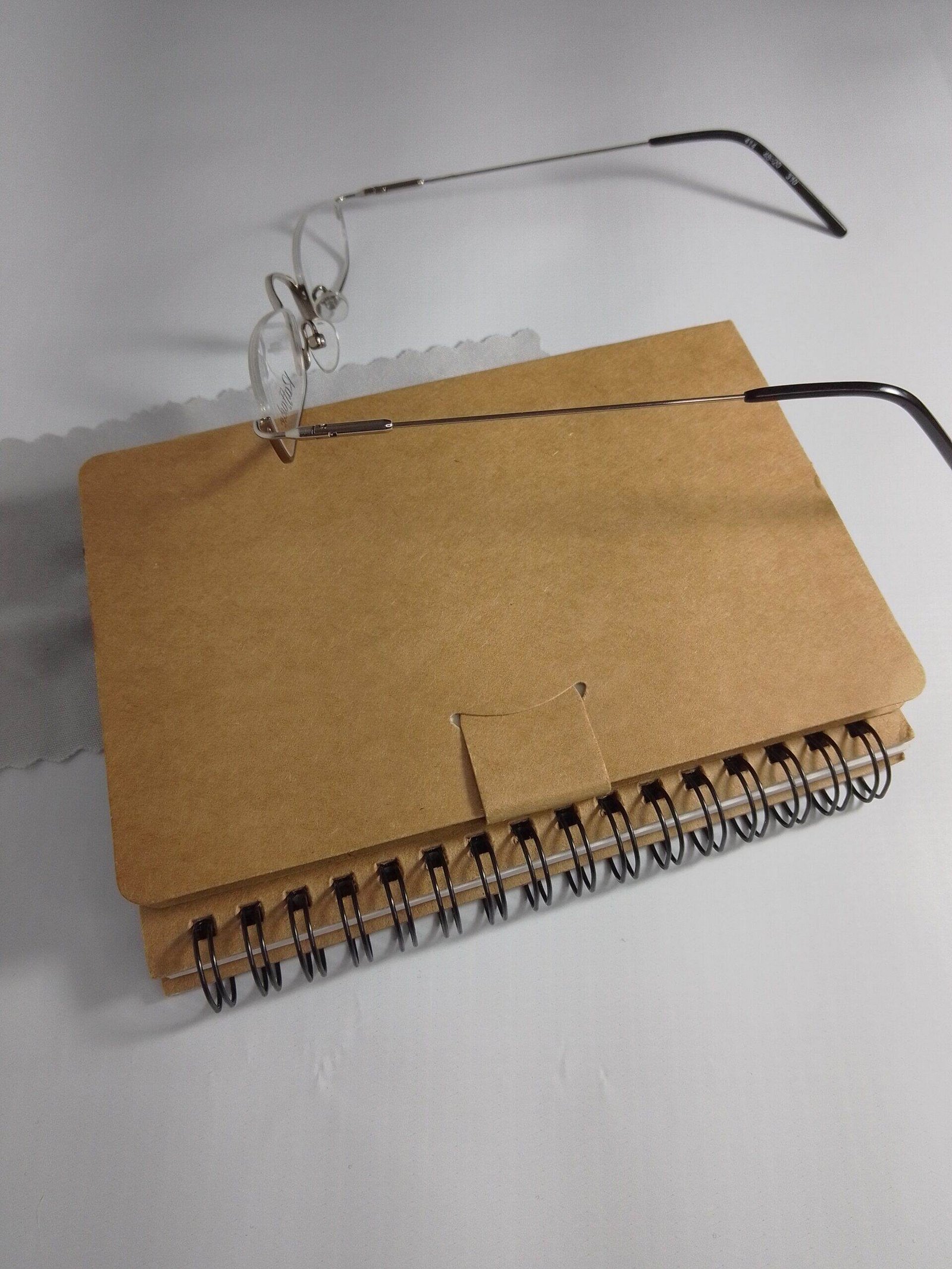 Armação de Óculos de Grau Vintage / Retro — Ex-Mostruário (Condição Impecável) | Moda Circular & Sustentável – 414 – Raffaele - Imagem 3
