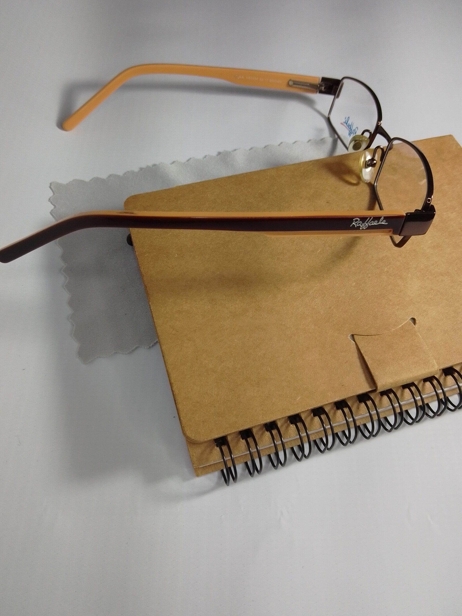 Armação de Óculos de Grau Vintage / Retro — Ex-Mostruário (Condição Impecável) | Moda Circular & Sustentável – HB0454 - Raffaele - Imagem 4