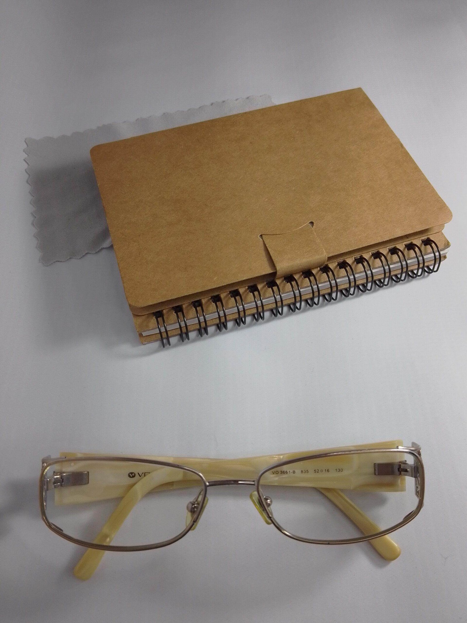 Armação de Óculos de Grau Vintage / Retro — Usado - Bom estado | Moda Circular & Sustentável – Vogue-VO-3661-B-835 - Imagem 3
